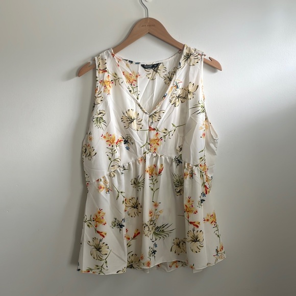 Shein Floral Sleeveless Blouse - Picture 4 of 6